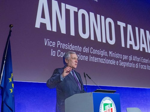 Un piano industriale per l'Italia. Tajani: "Così si ferma il declino"
