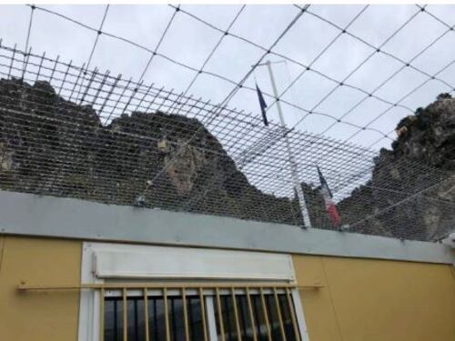 I rapporti e le foto sui container francesi per i migranti