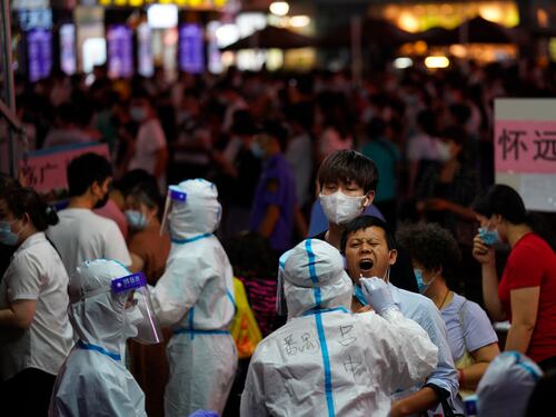 La Cina torna a fare paura: Guangzhou blindata per virus