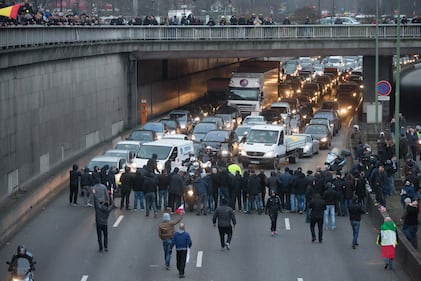 Guerriglia a Parigi contro Uber 4
