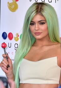 Kylie Jenner nuda e ricoperta di vernice su Instagram 30