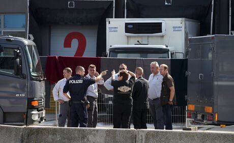 Austria, 71 immigrati morti soffocati in un tir 6