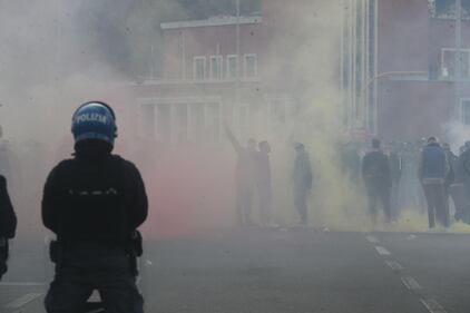 Scontri tra tifosi prima del derby Lazio-Roma: le immagini 3