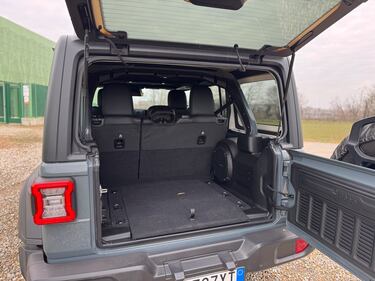 Jeep Wrangler Rubicon 2025: la gallery del 2.0 turbo benzina 16