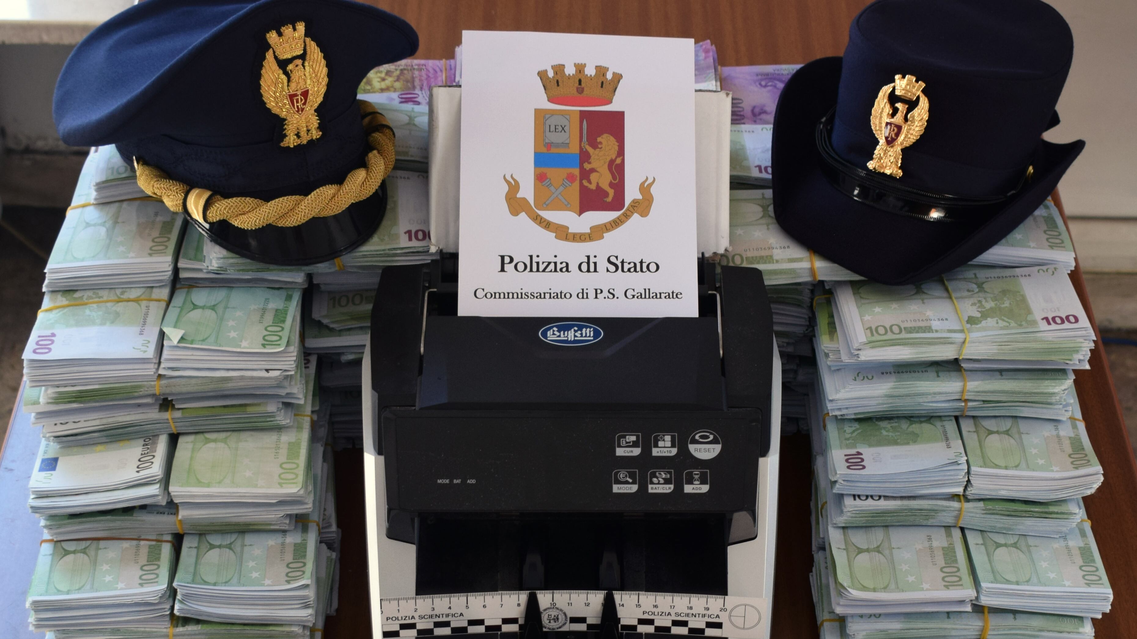 Bitcoin in cambio di carta straccia: sgominata banda di truffatori