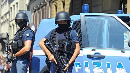 Allarme per le stazioni "Cellule anche in Italia"