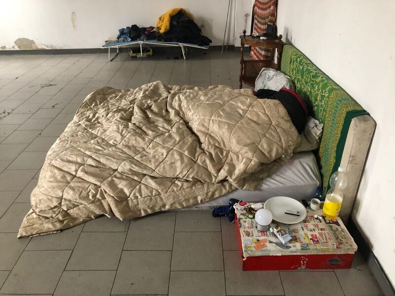 L'ex scuola in via Zama trasformata in hotel abusivo 1