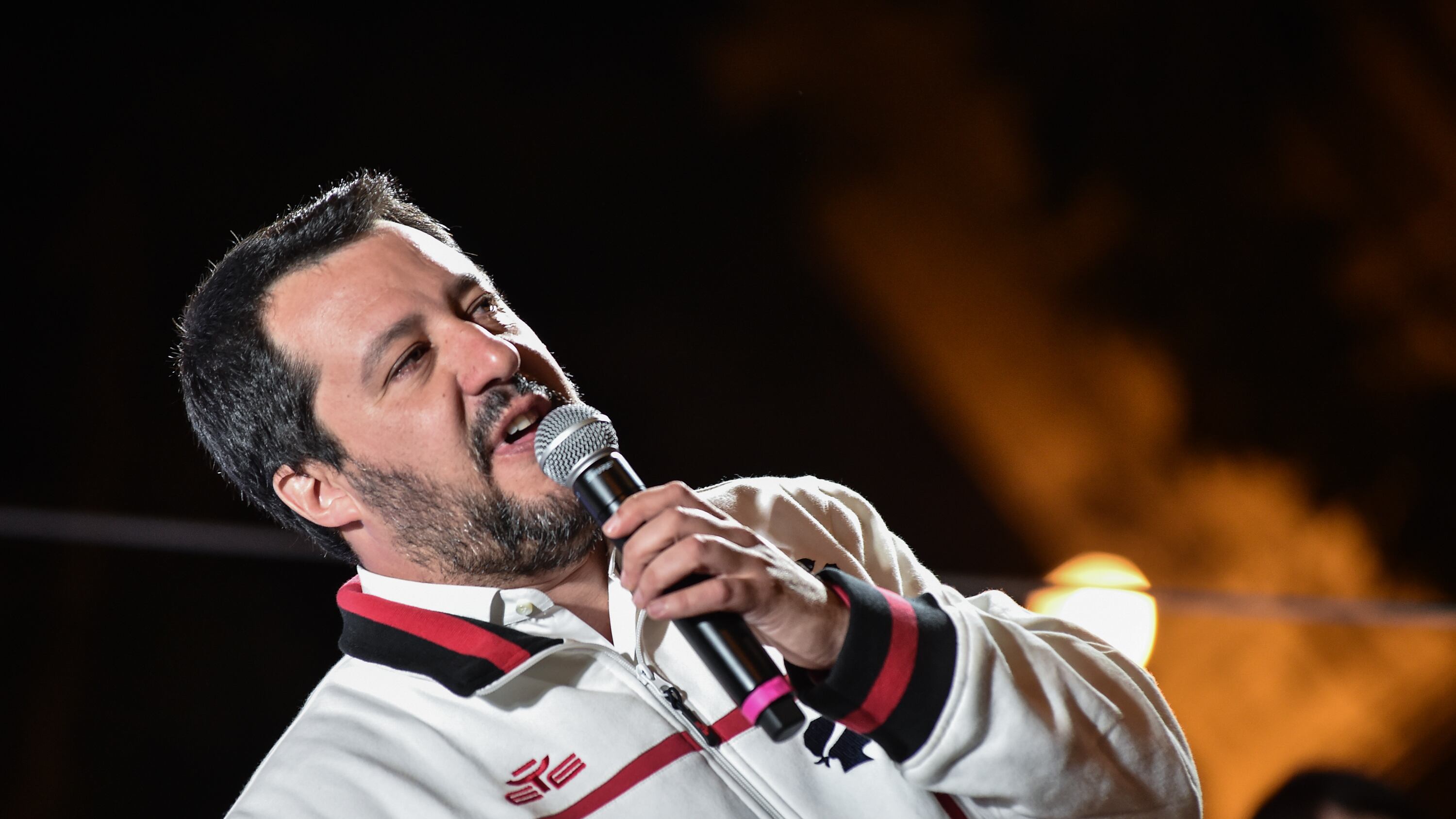Salvini riapre le case chiuse: "Puliamo le strade"
