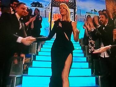 Alessia Marcuzzi, look sexy per l'Isola dei Famosi 1