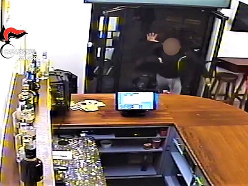 Fredda il marocchino per vendicare la compagna: il video che incastra l'albanese