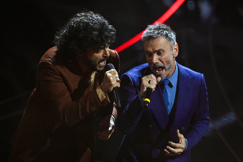 Sanremo 2024: ecco il look della seconda serata del Festival di Renga e Nek 1