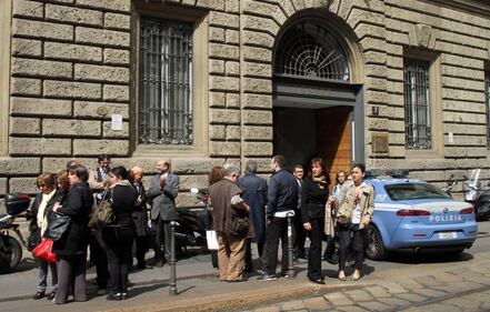 Evacuata la sede Consob di Milano 1