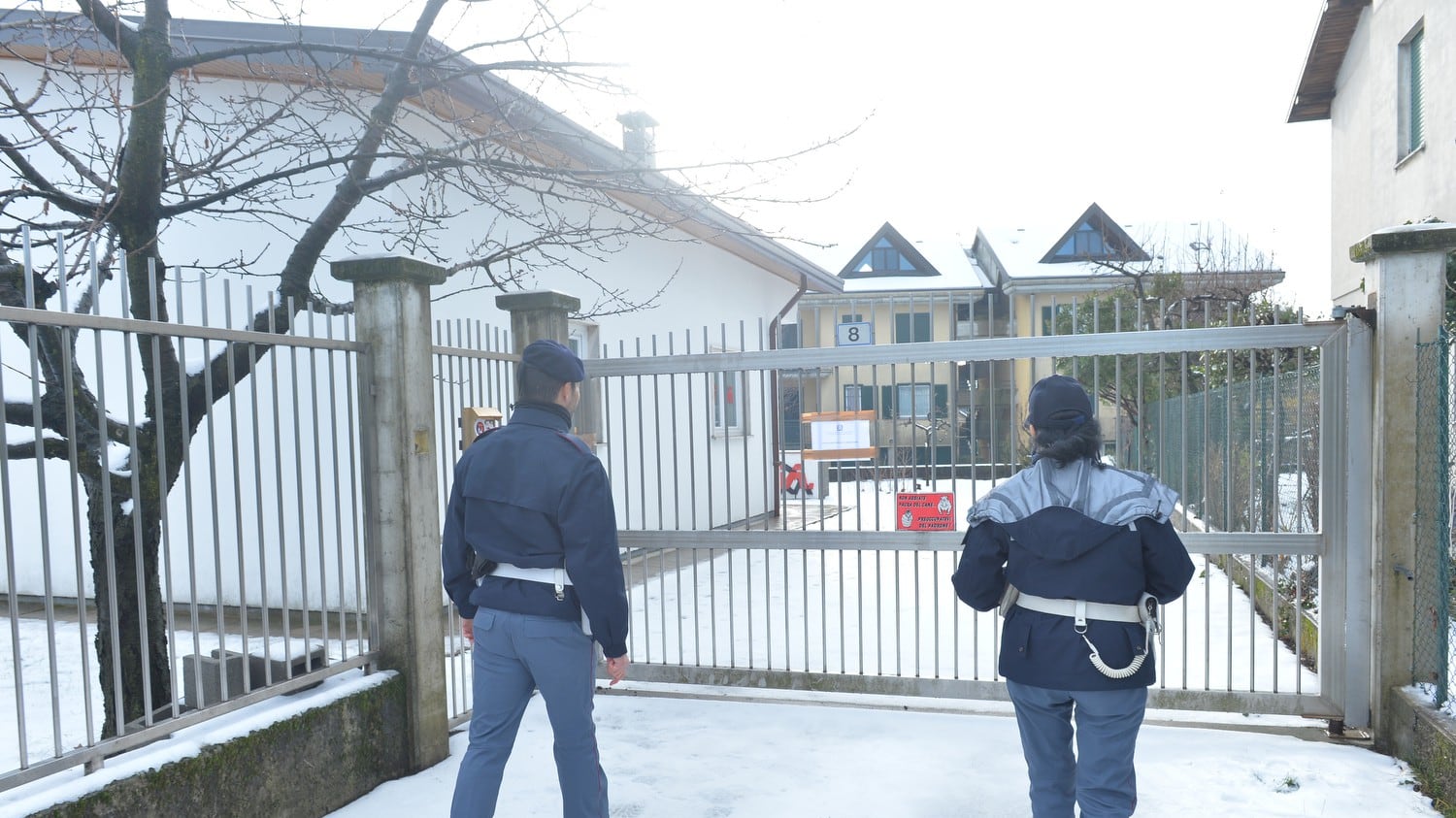 Simulava il mal di schiena ma giocava a tennis: poliziotto arrestato a Rimini