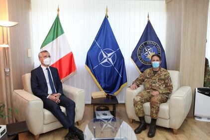 Il generale Federici accoglie il segretario Nato Stoltenberg 3