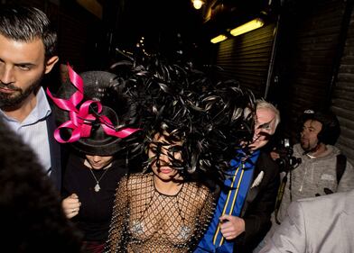 Lady Gaga: hot e con copricapezzoli d'argento a Londra 10