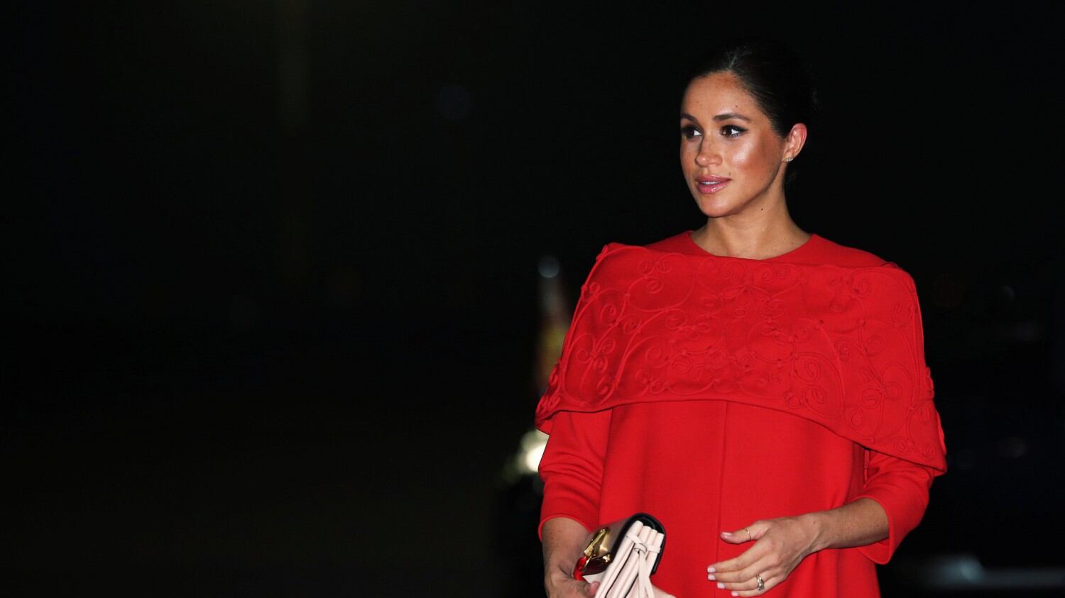 La regina nella disputa tra le "duchesse", Harry e Meghan lasciano Kensington Palace