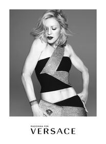 Madonna nuovo volto di Versace 1