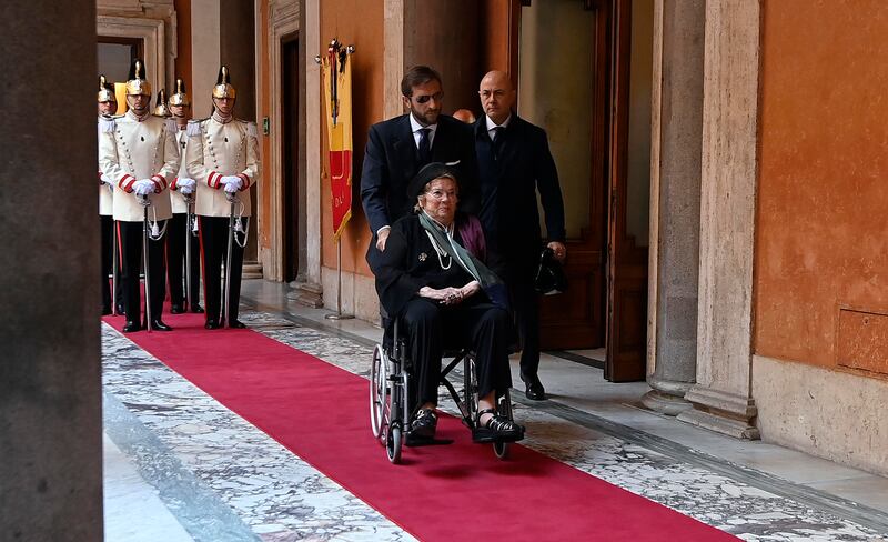 Napolitano, le immagini della camera ardente: il picchetto d'onore, le corone di fiori, l'arrivo dei politici 18