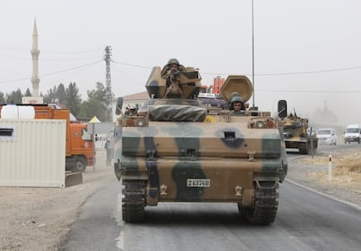 I carri armati turchi penetrano in Siria 4