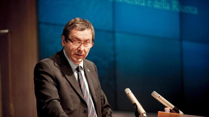 Profumo: "Alle elementari a cinque anni"