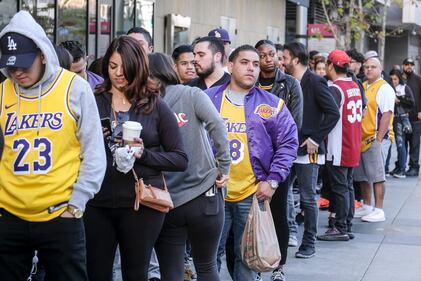 Gli scatti del commovente saluto a Kobe e Gianna Bryant 3