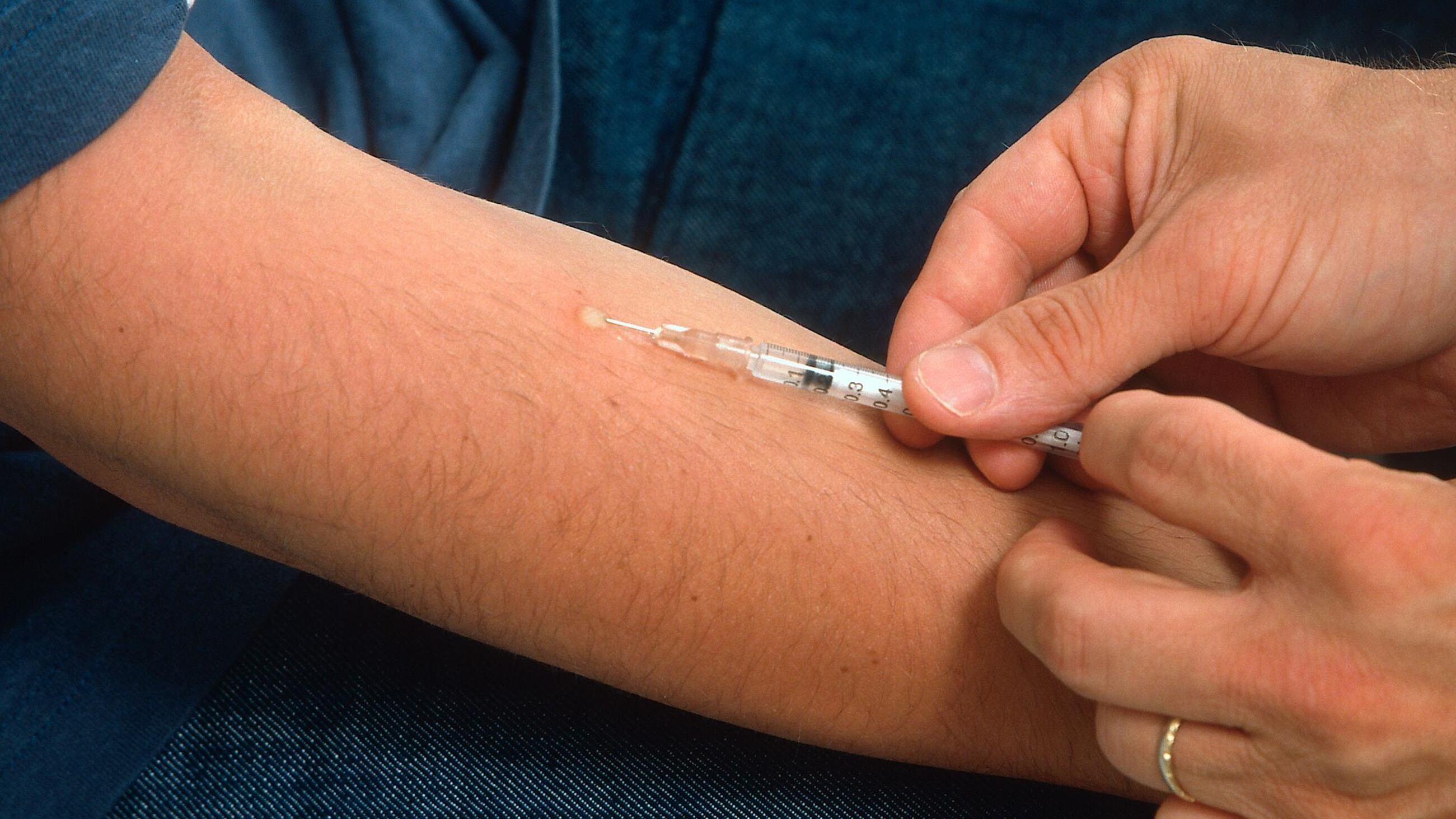 Inietta insulina al figlio per farlo ammalare