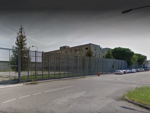 Detenuto maliano si scaglia con calci e pugni contro gli agenti