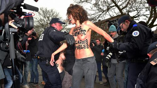 Le Femen contestano DSK 10