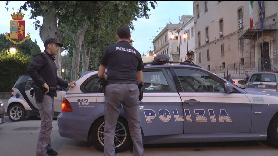 Accoltella la moglie dopo una violenta lite