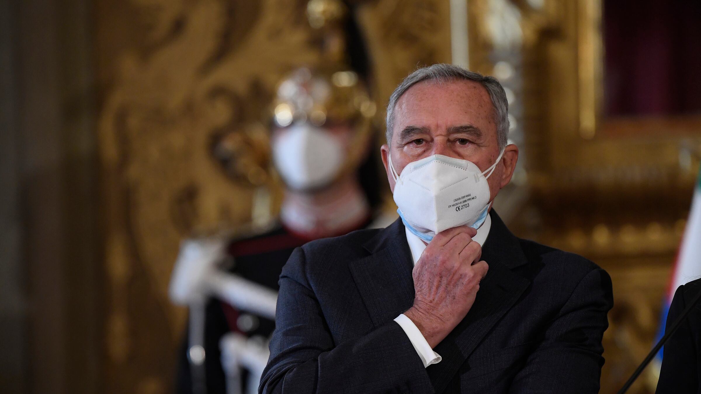 Grasso tuona sui vitalizi ma sistema parenti e amici