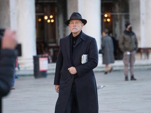"Il green pass è scaduto". E l'hotel di Venezia respinge John Malkovich