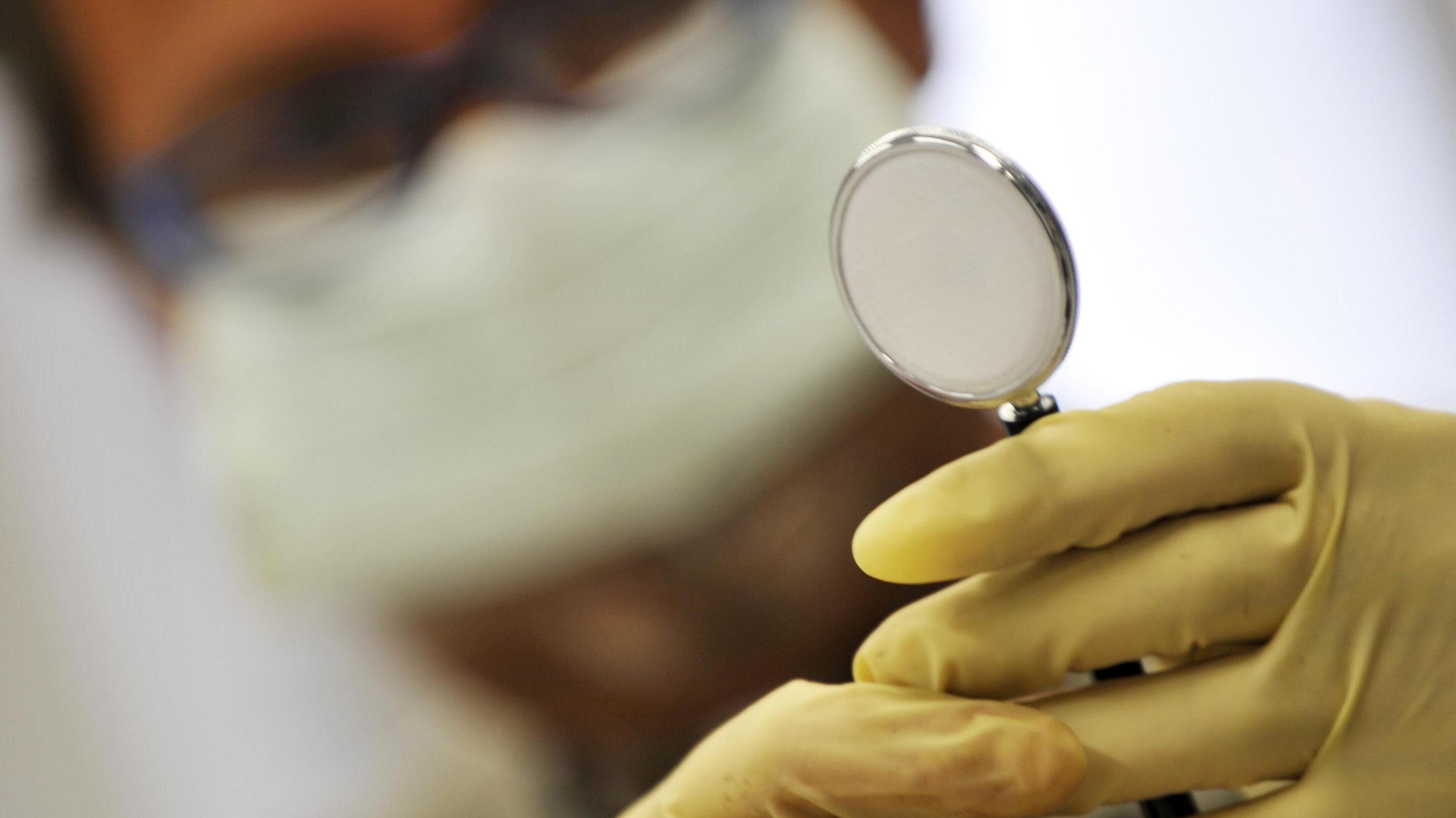 Sindacati dei medici in rivolta e timori di aumento delle assenze per malattia