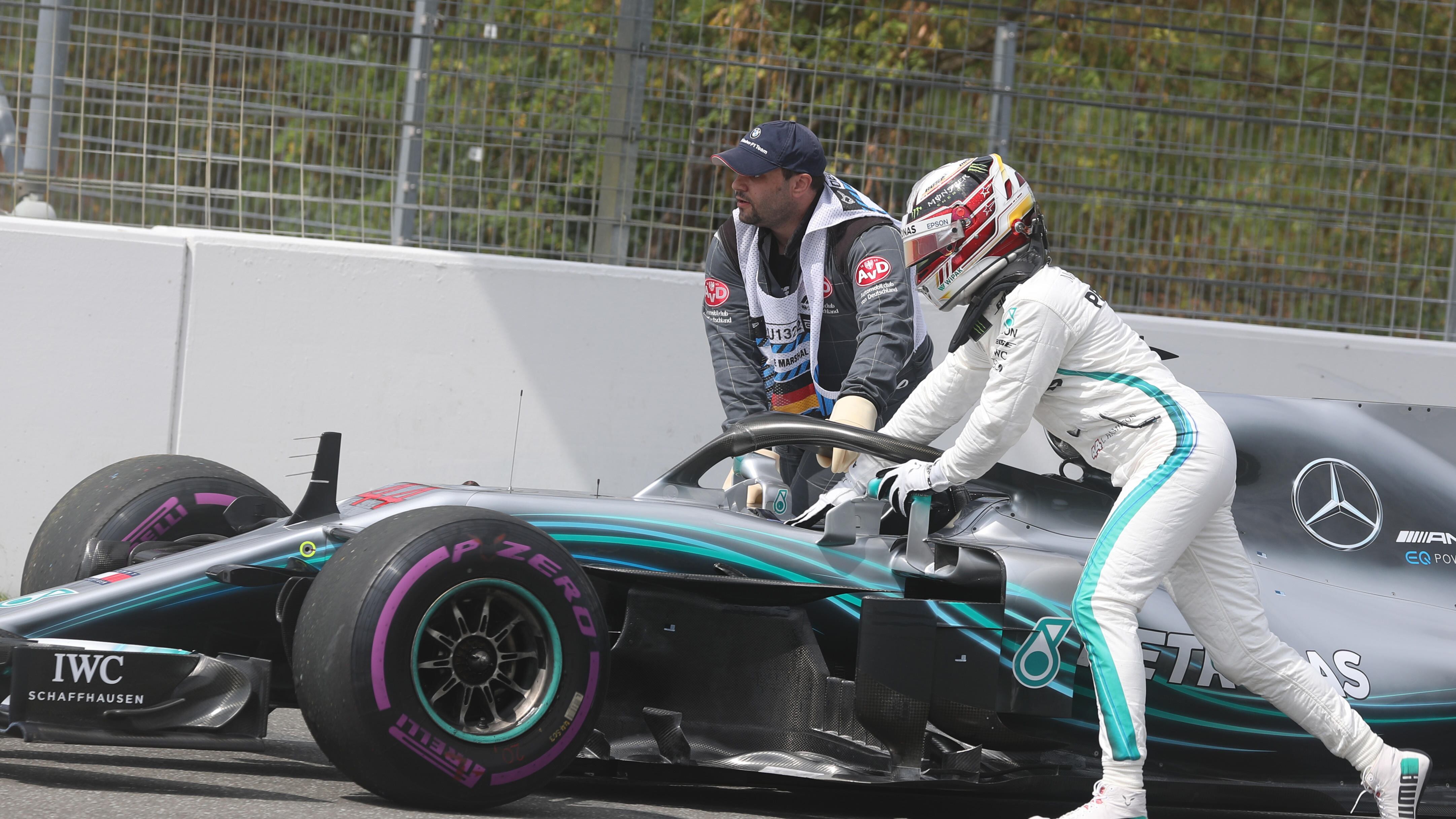 A Seb l'eredità di Schumi con una pole da urlo. E Hamilton resta a piedi