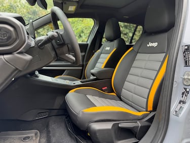Jeep Avenger 4xe: la gallery del nuovo B-SUV ibrido e integrale 15