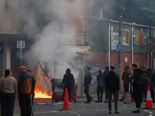 Belfast, scoppia la protesta anti-immigrati