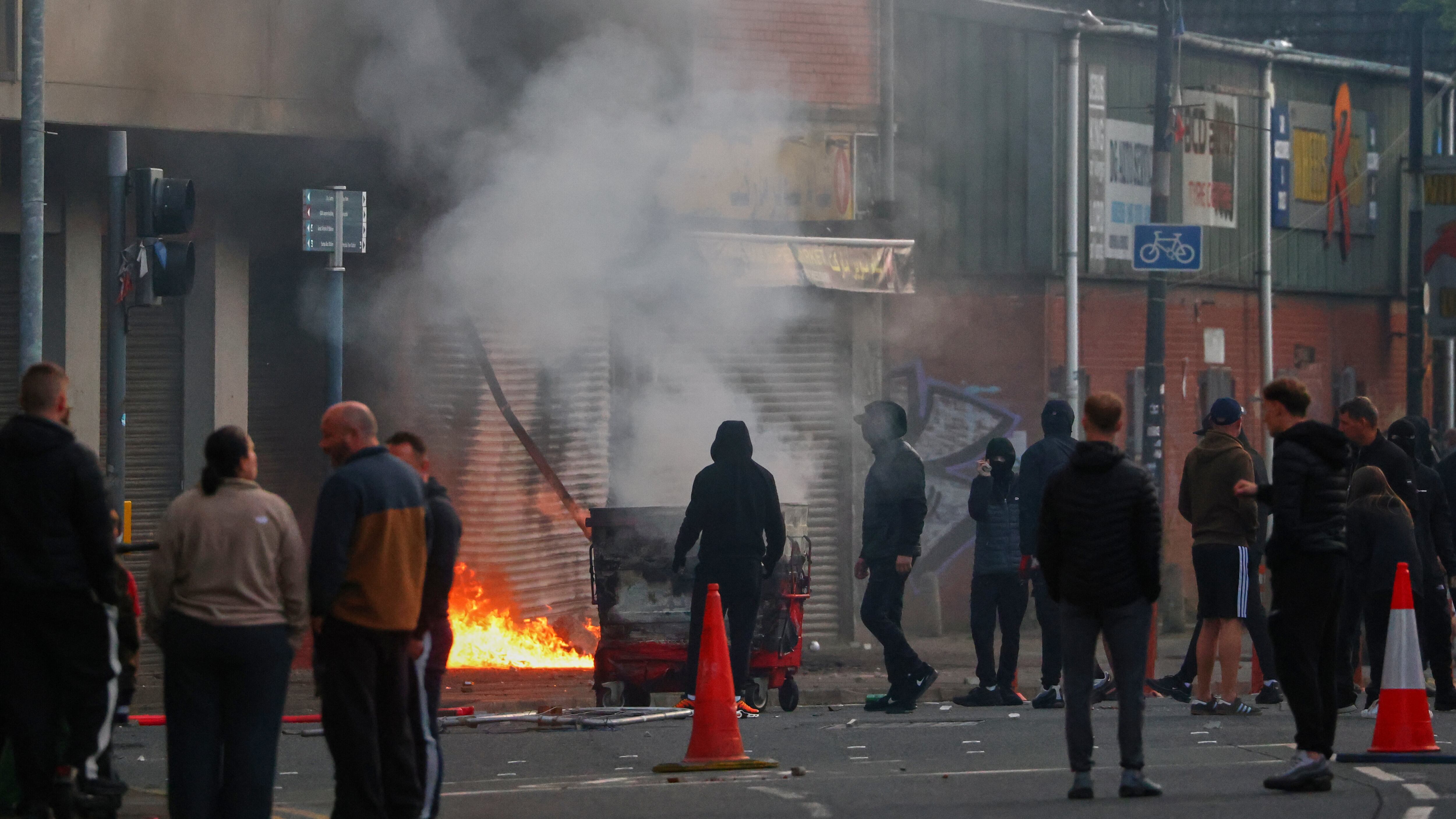 Belfast, scoppia la protesta anti-immigrati