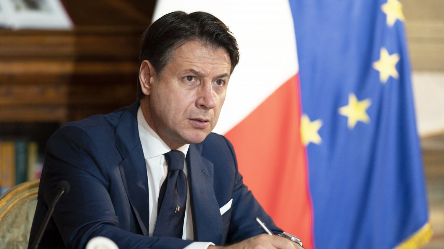 "Anche 007 nel network che cerca voti per Conte"