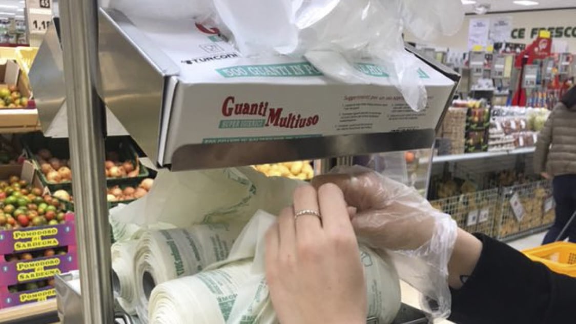 Il ministero della Salute: "I sacchetti per la frutta si possono portare da casa"