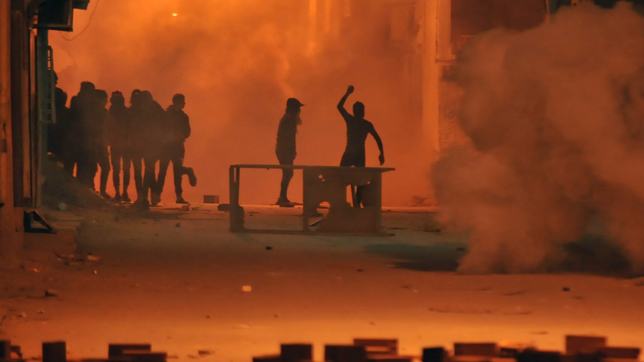 Crisi economica e sfida politica. Proteste e feriti, caos in Tunisia