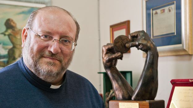 Don Di Noto lancia l'allarme pedofilia: "In Europa venti milioni di bimbi abusati"