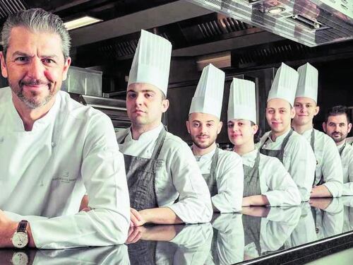 Berton chiude per ristrutturazione e trasloca la sua cucina nelle case