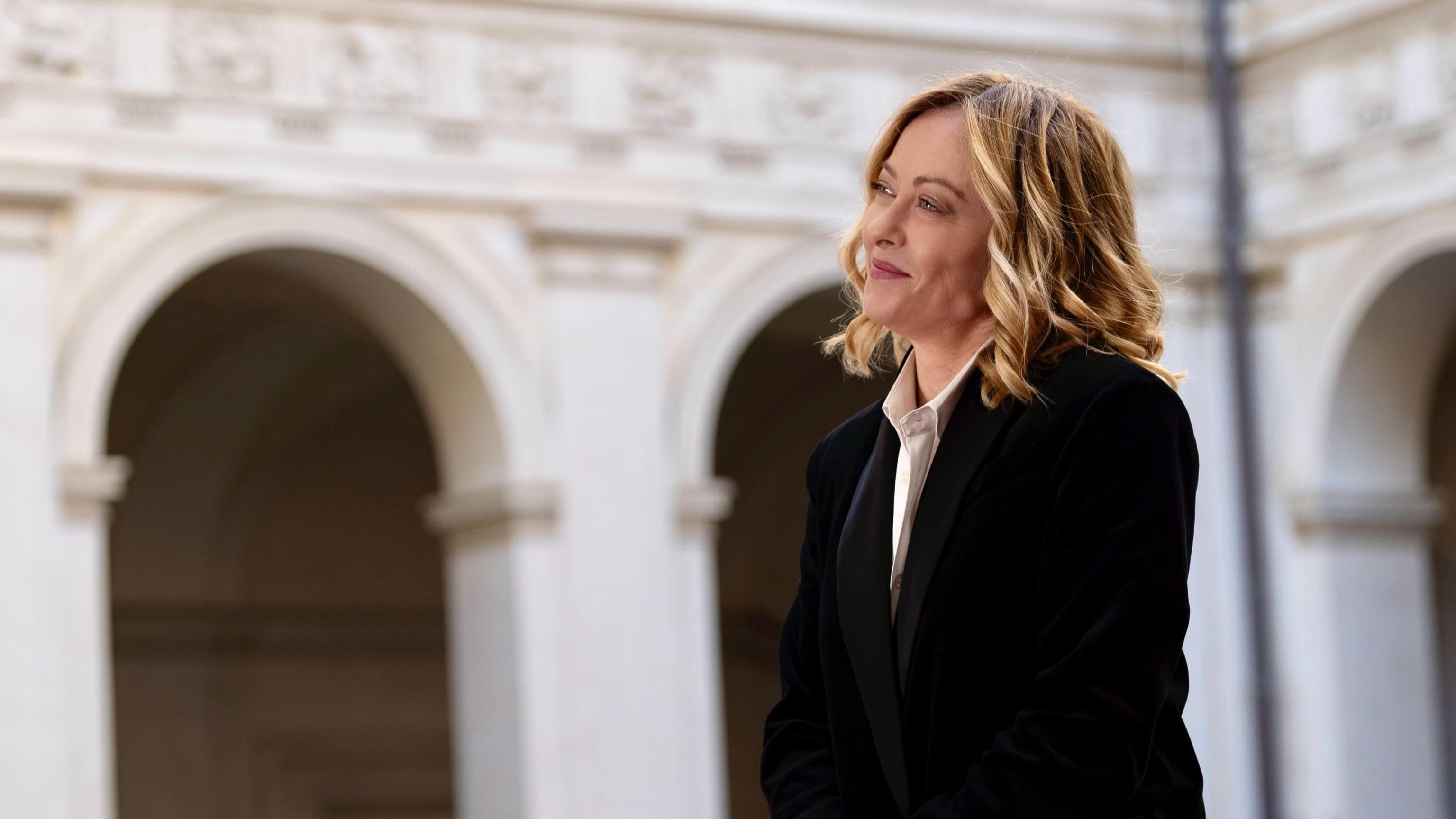 "Giudici politicizzati", "forza Giorgia!". I social si scatenano a favore della premier