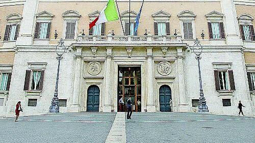 Italia maglia nera: costi della politica più alti d'Europa