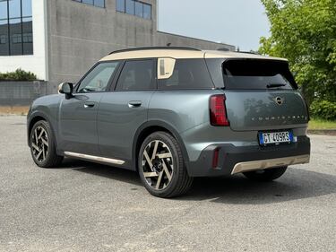 MINI Countryman SE ALL4: guarda la gallery del crossover elettrico da 313 CV 1