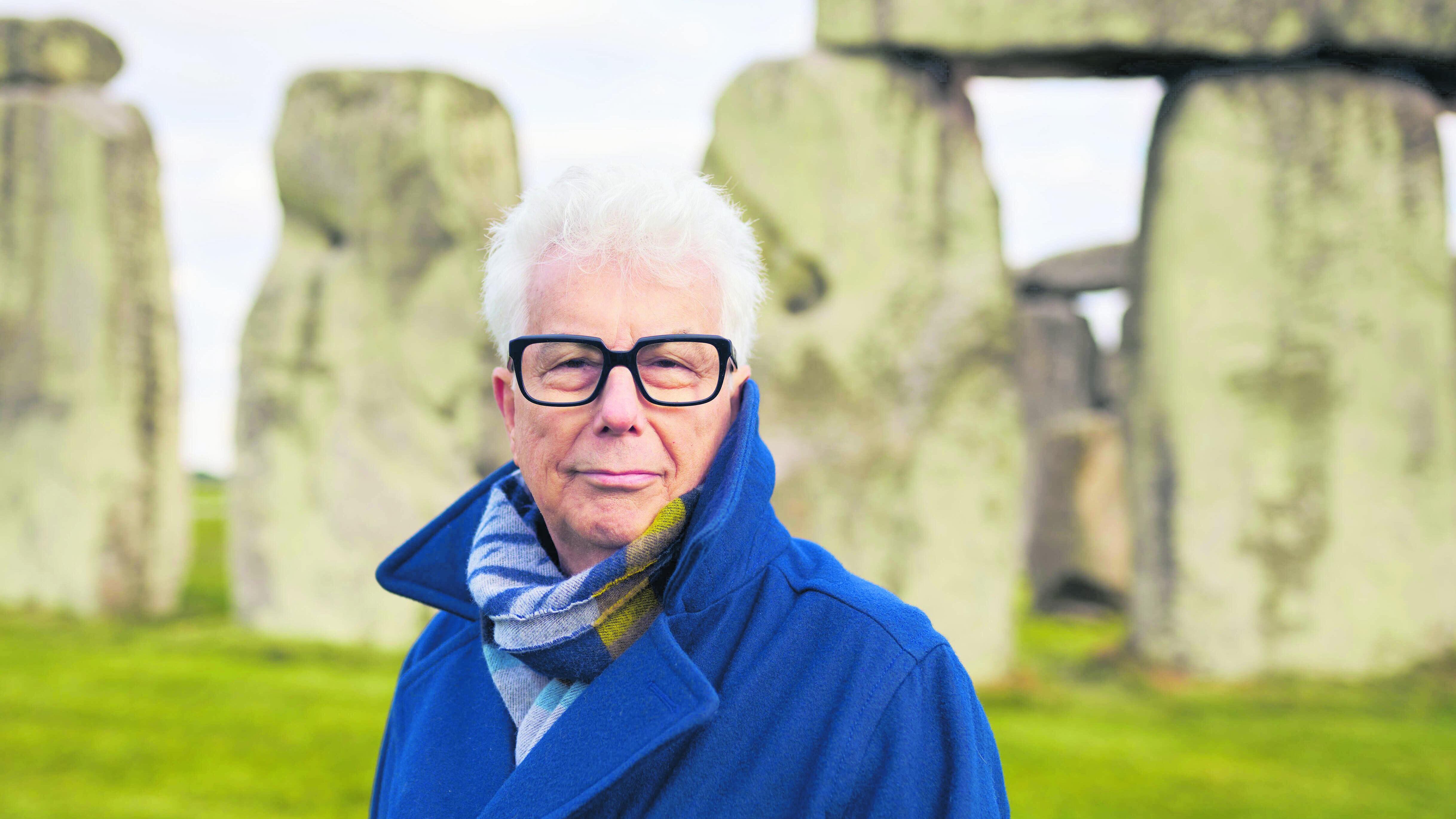 Ken Follett a spasso con i nostri avi per scoprire i misteri di Stonehenge