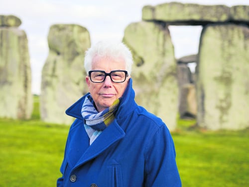 Ken Follett a spasso con i nostri avi per scoprire i misteri di Stonehenge