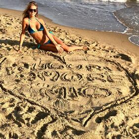 Lady Rugani manda i tilt i suoi follower su Instagram: "Buon Ferragosto" 5