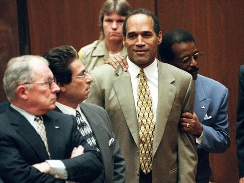 Il guanto, la difesa, la famiglia: chi era Robert Kardashian, l'avvocato che difese O.J. Simpson