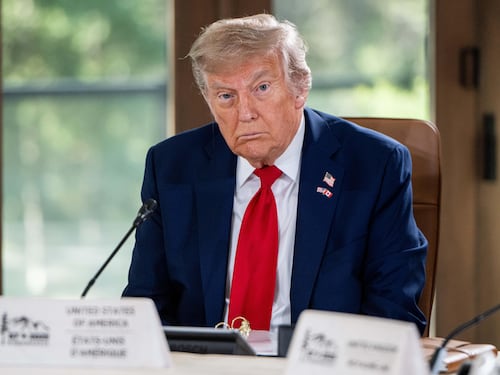 Trump: "L'aumento dei dazi dal 9 luglio potrebbe essere rinviato". E poi annuncia l’accordo con la Cina