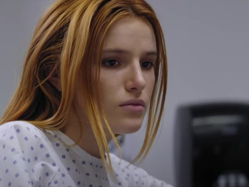 Il sole a mezzanotte: chi è Bella Thorne, passata dalla Disney ai film a luci rosse
